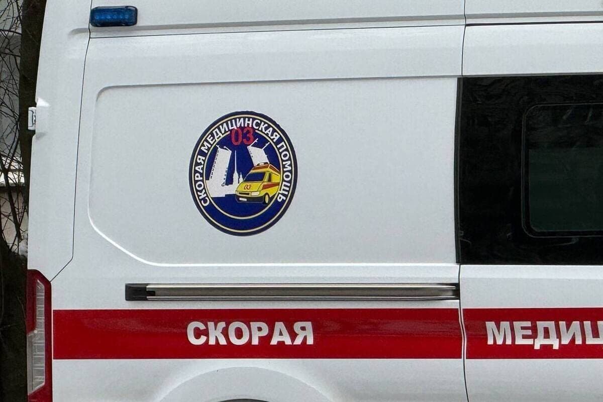 In der Region Leningrad 42-jähriger Bewohner mit einem Messer schnitt die Hand und den Hals eines Freundes fast zu Tode