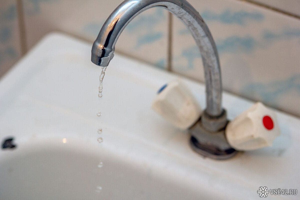 In the Kuzbass city of Osinniki, seven streets faced with an unplanned disconnection of water supply