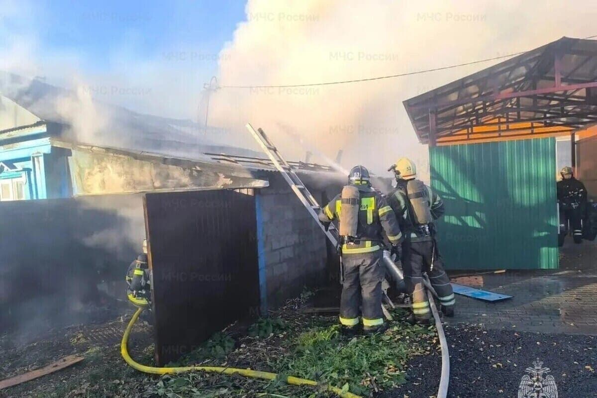 Утром 26 октября загорелись два соседних частных дома во Владимире