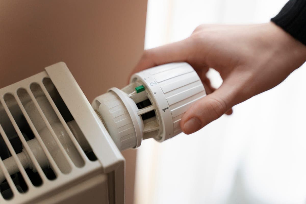 What houses of Novosibirsk connect to heating on October 15