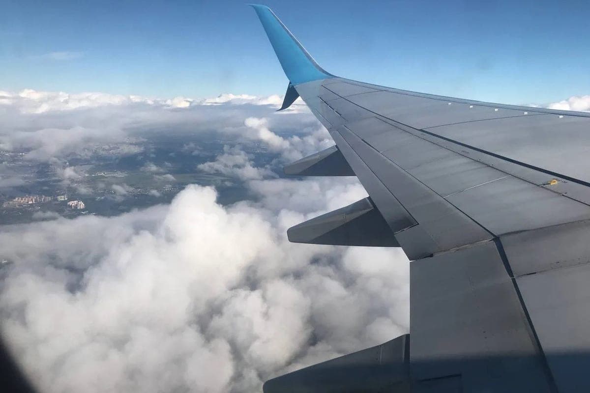 The passenger of the flight Saratov – St. Petersburg spit on the rules and smoked on the plane