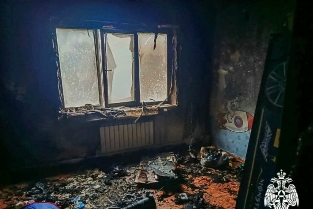 In Velizh Nacht Feuer in der Wohnung ohne Opfer