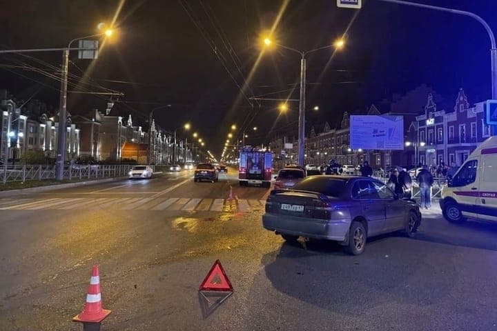 The driver was injured in a collision of the car at the intersection in Yoshkar-Ola