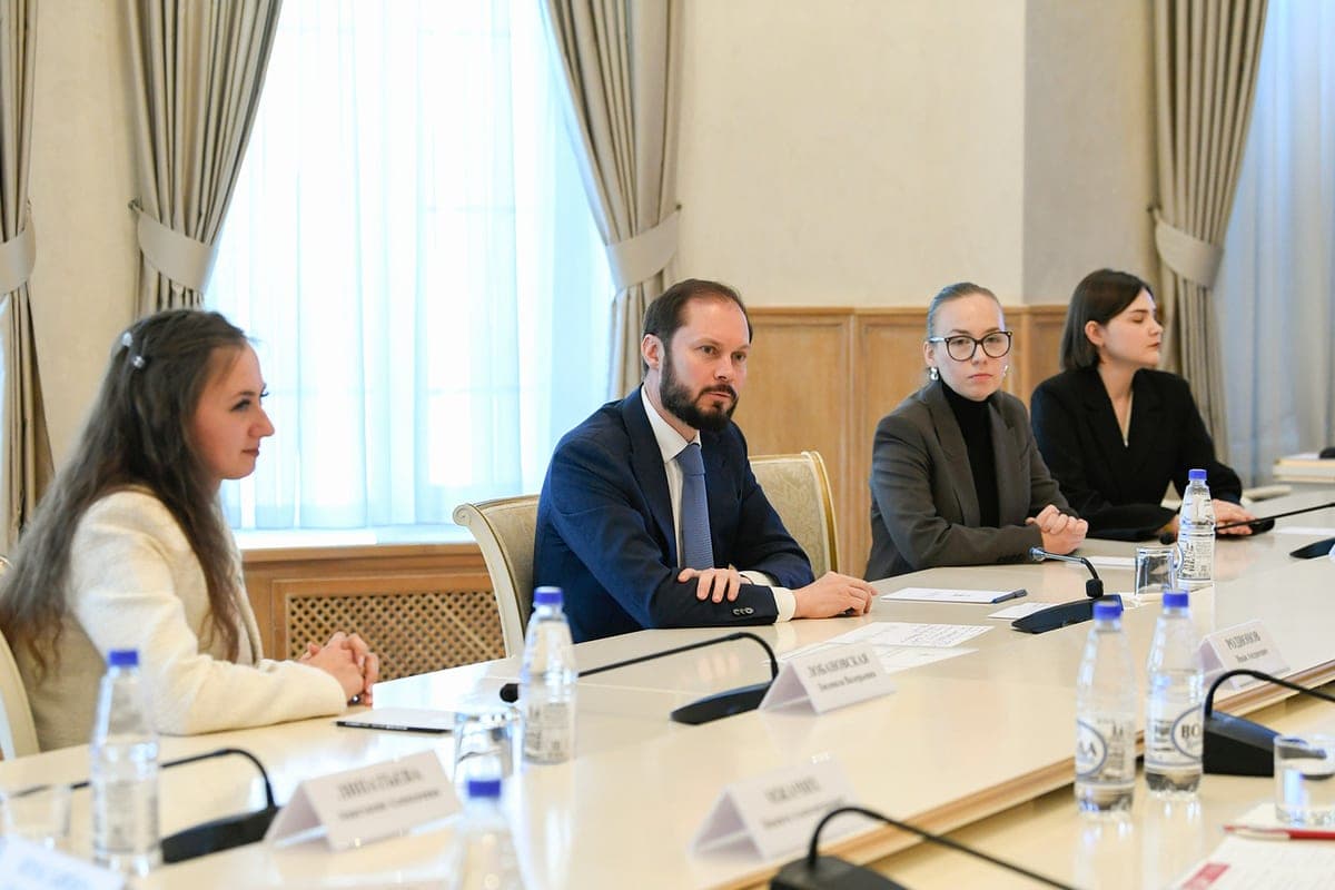 Vitaly Korolev met with the winners of the first youth program “Personnel for the Upper Volga”