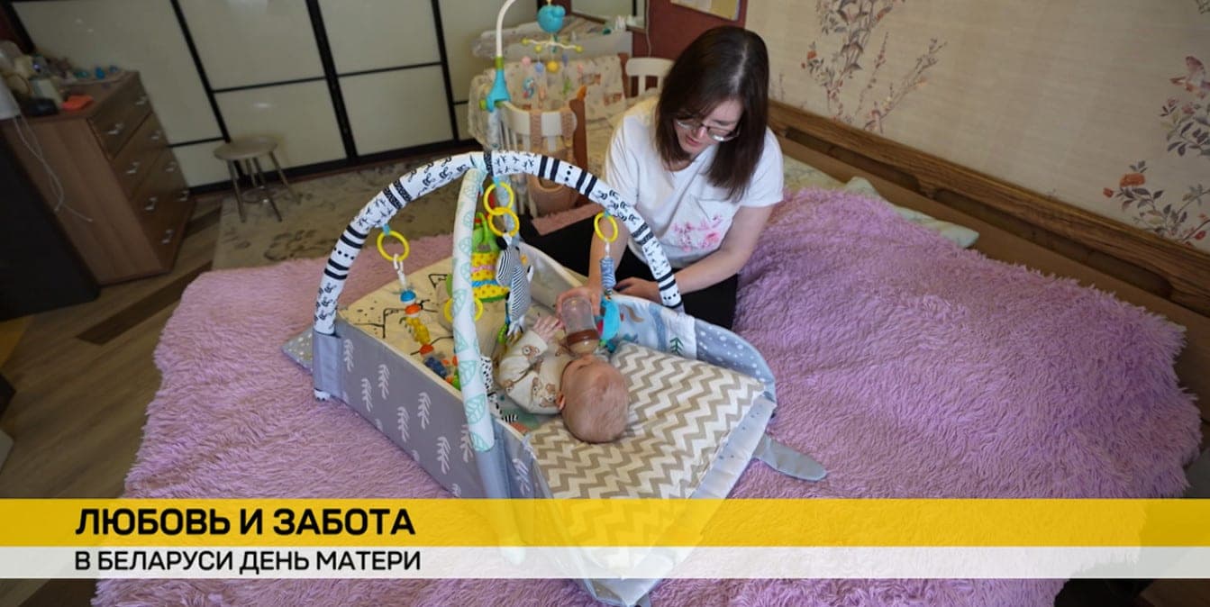 В Беларуси отмечают День матери: какие меры поддержки доступны белорусским мамам