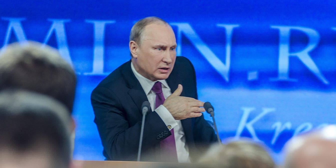 Путин пригрозил кулаком на встрече с бизнесом