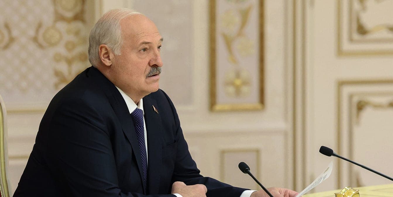Лукашенко поблагодарил губернатора Брянской области за помощь белорусам, пострадавшим от атаки БПЛА