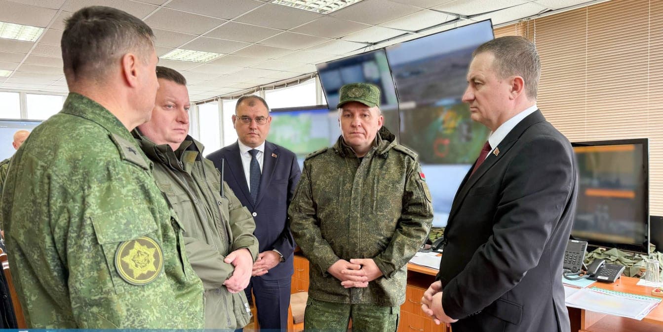 Премьер-министр Александр Турчин посещает полигон ВВС и ПВО: оценка новых образцов вооружения