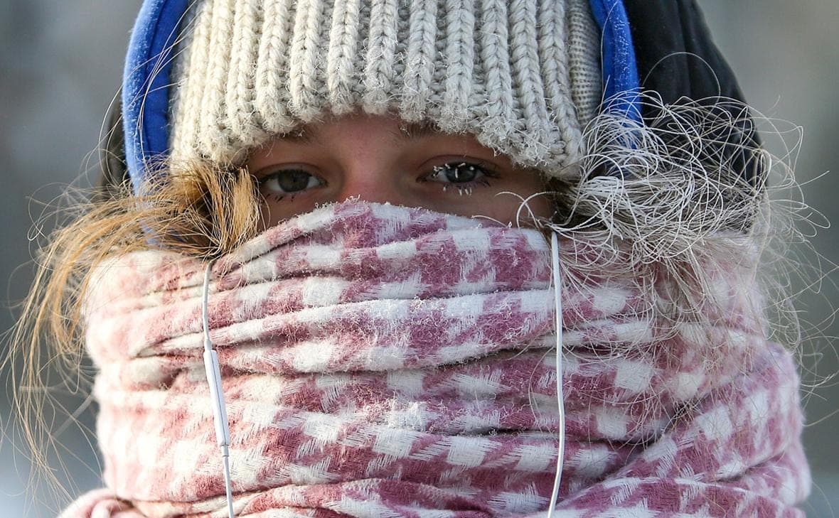 What is a rare cold allergy, what are its symptoms and how it is treated