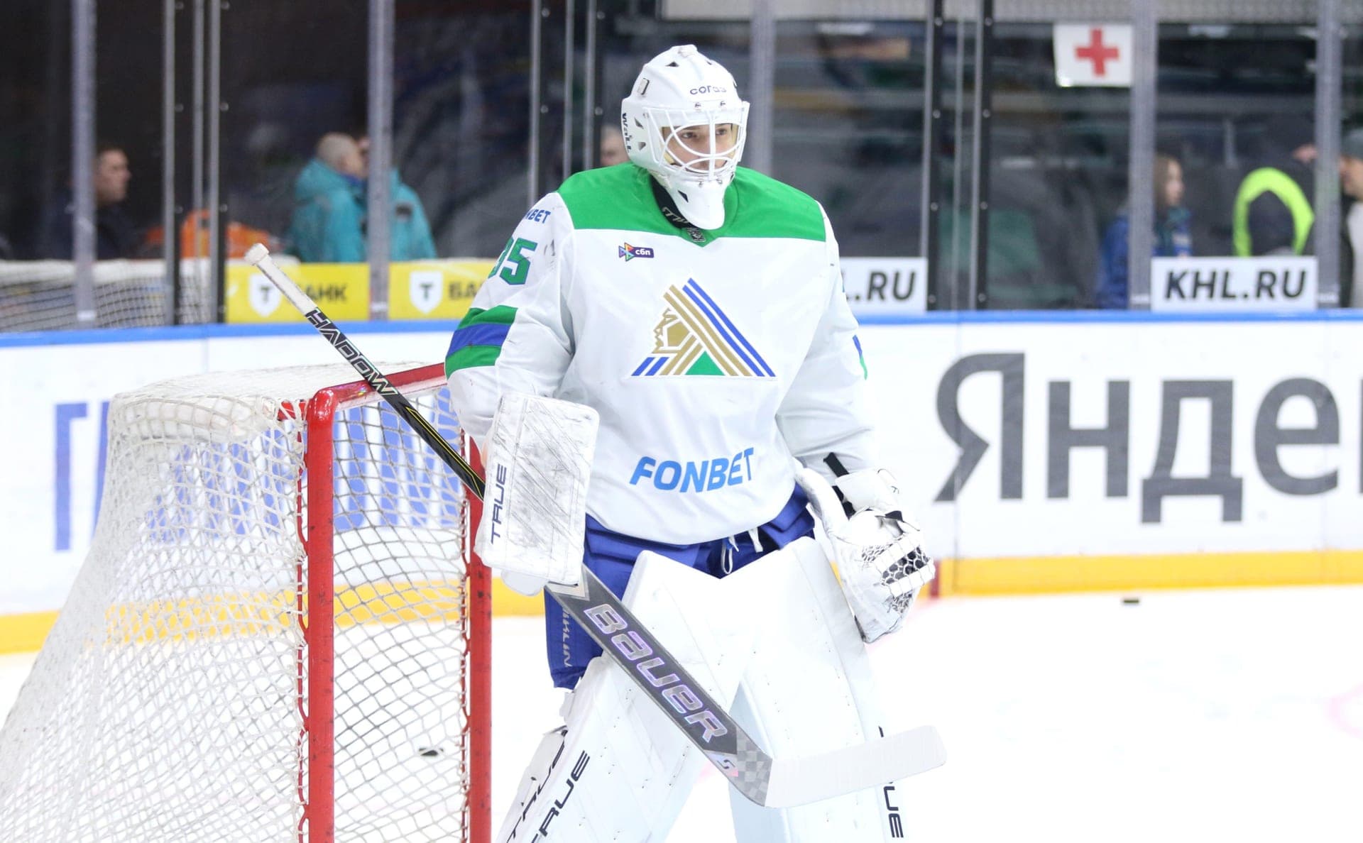 The KHL goalkeeper was replaced in the 4th minute of the match after missing three goals