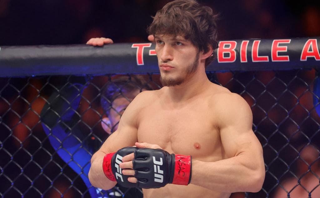 The Russian suffered the first defeat in his career in the UFC championship fight