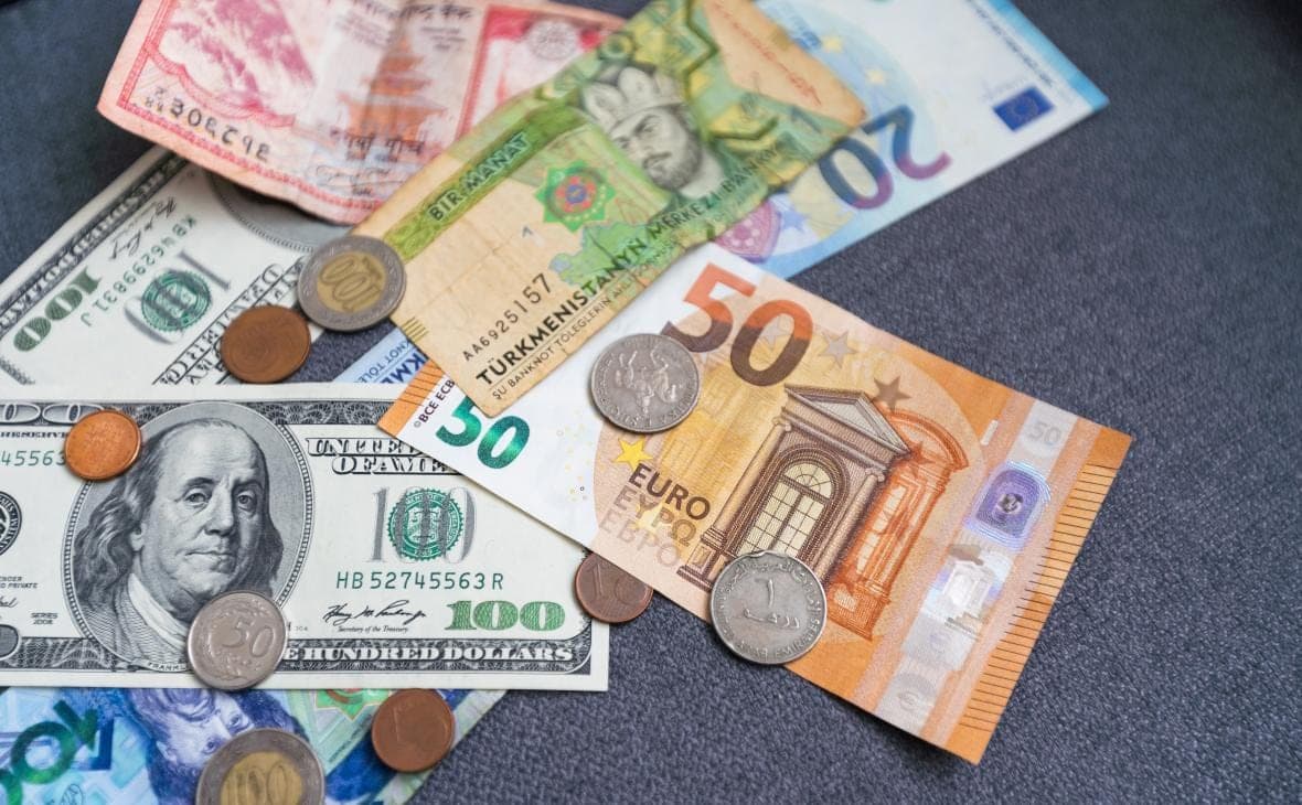 The dollar in the world market rose to a maximum in a year and a half