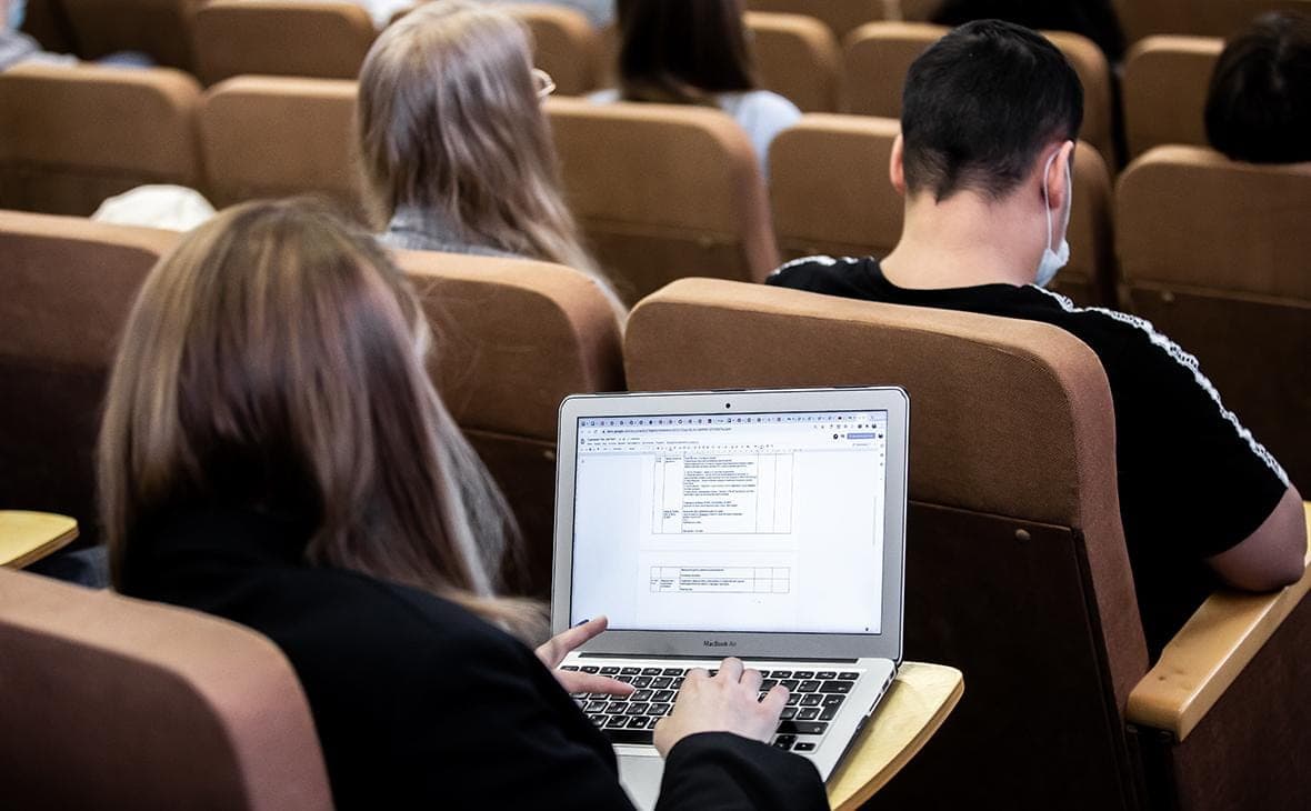 Rosobrnadzor announced warnings to four universities