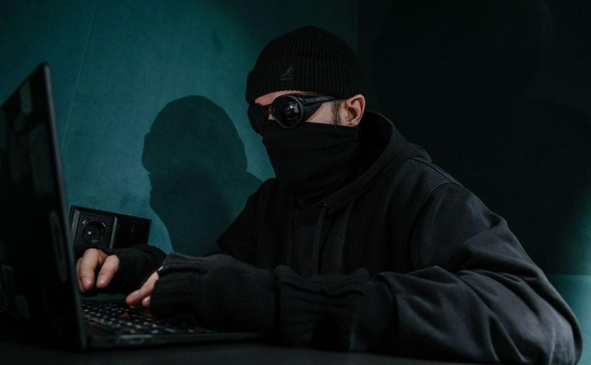 Bloomberg found out how AI helped scammers earn $442 billion