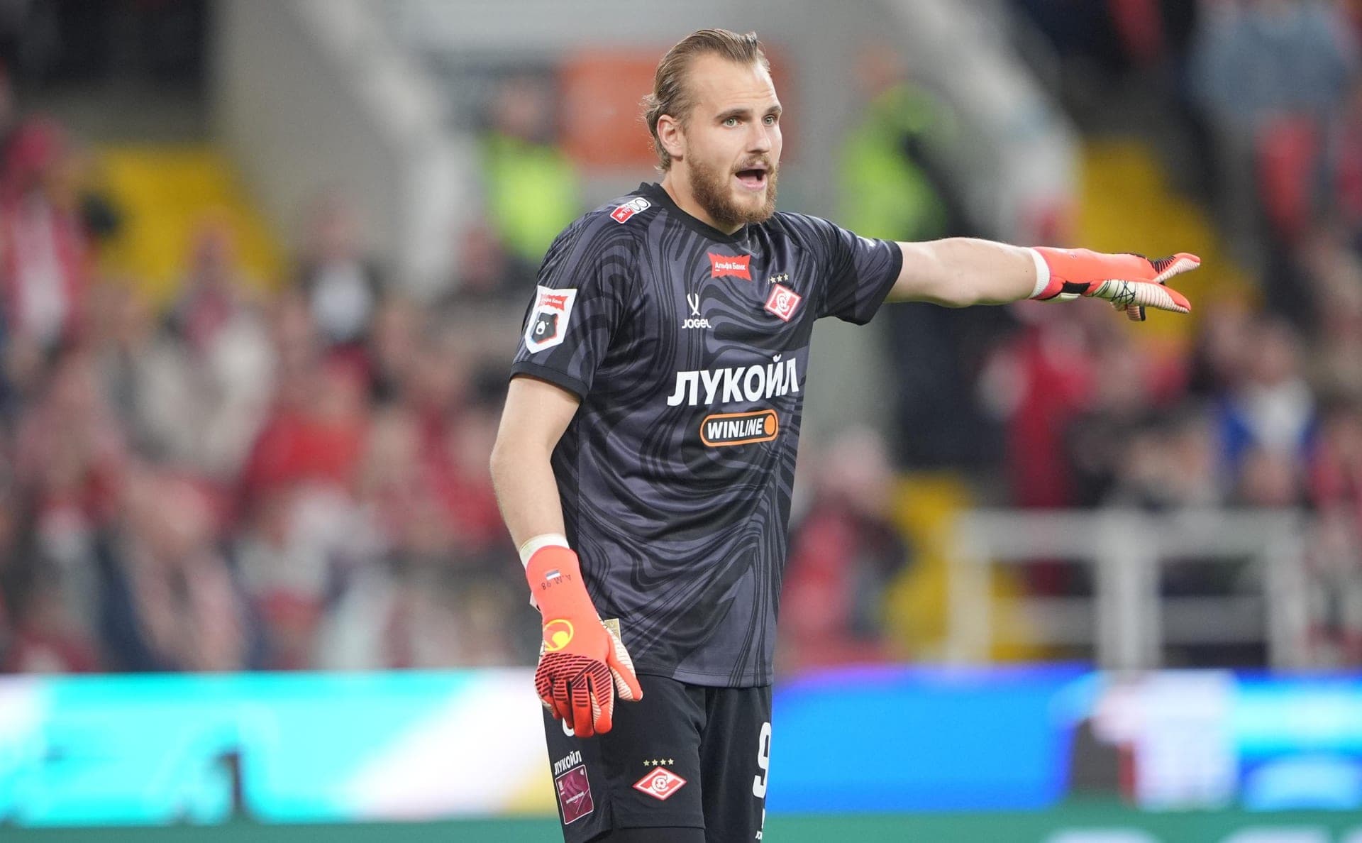Spartak goalkeeper was removed in the 24th minute of the RPL match with Wings of the Soviets