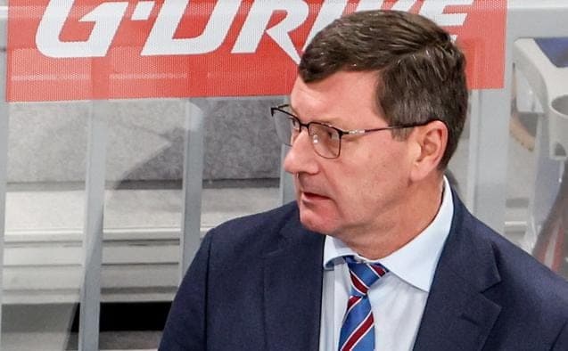 Лидер КХЛ назначил третьего за месяц главного тренера