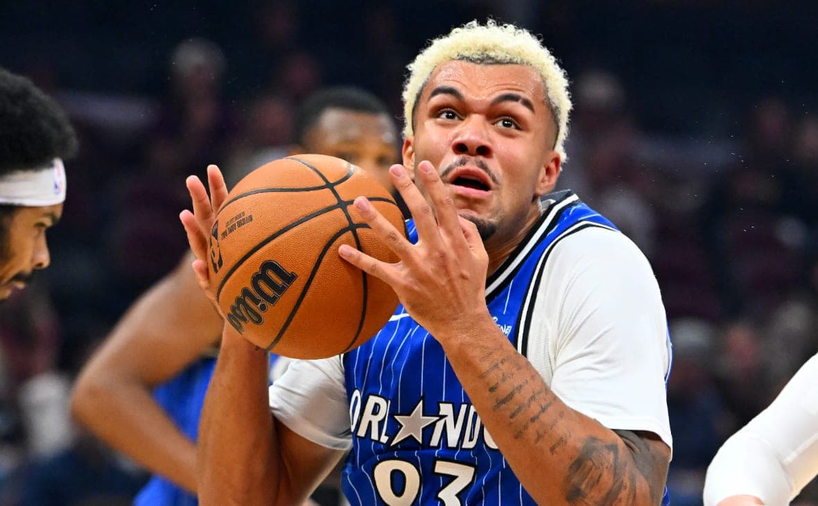 In the NBA, the player blocked his own dunk face and was left without points