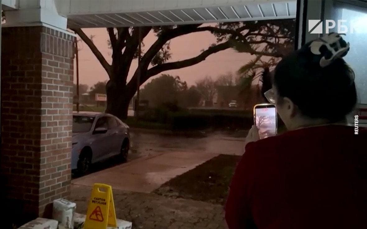 Hurricane Isaiah hit the US coast. Video