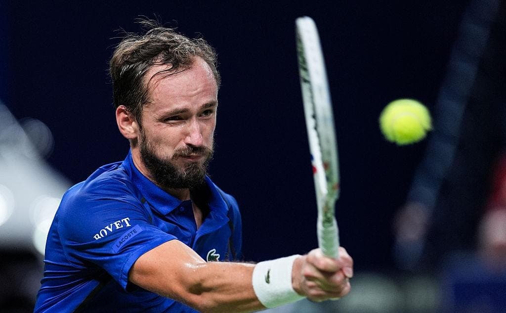 Медведев вышел в полуфинал турнира ATP, где может сыграть с Хачановым
