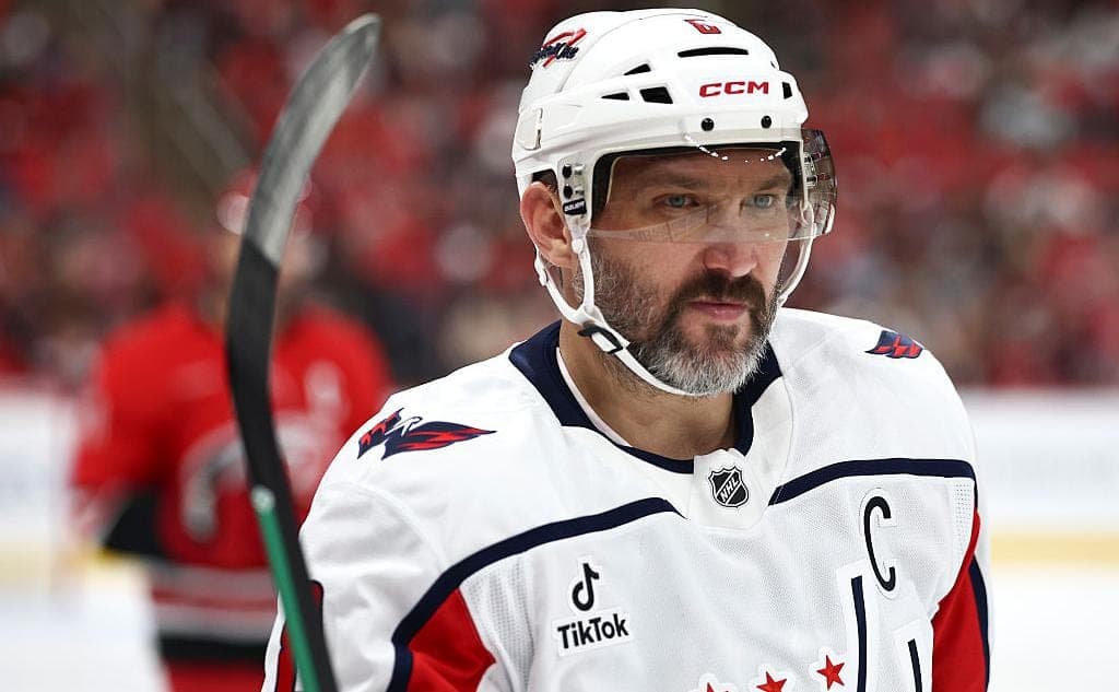 Ovechkin erzielte den ersten Puck der Saison und brach einen von Gretzkys Rekorden