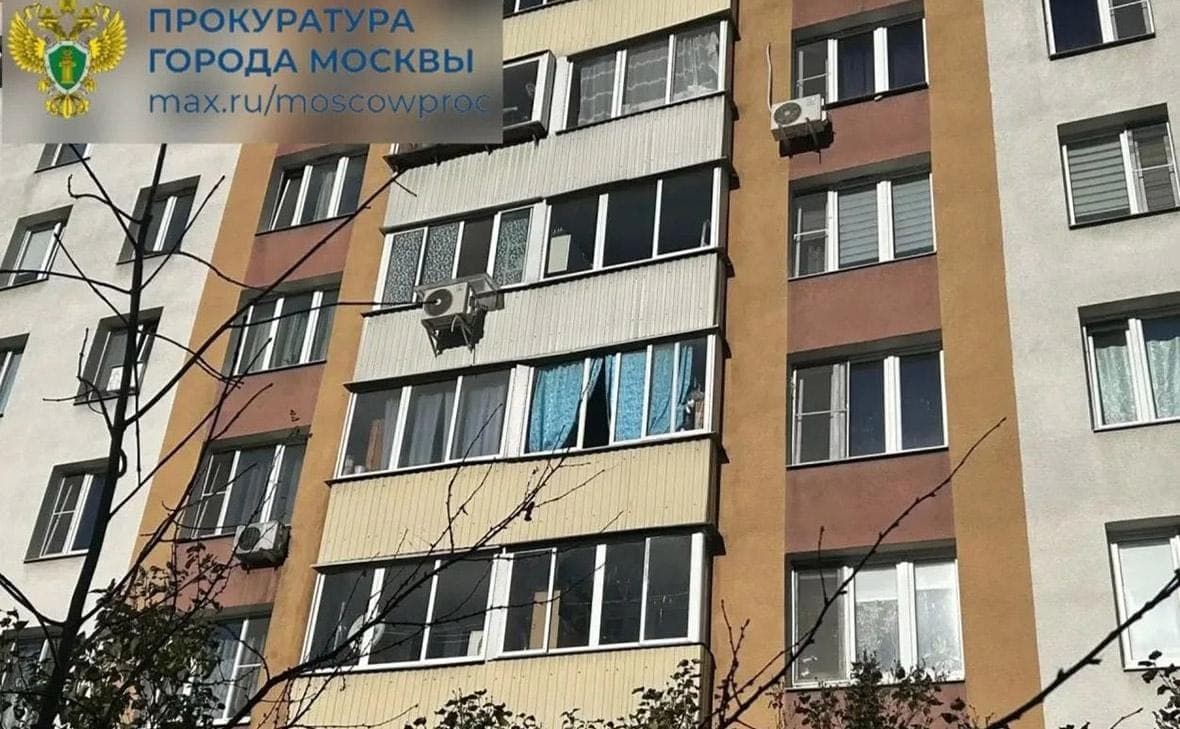 In Moskau gerettet aus dem Fenster des Kindes gefallen