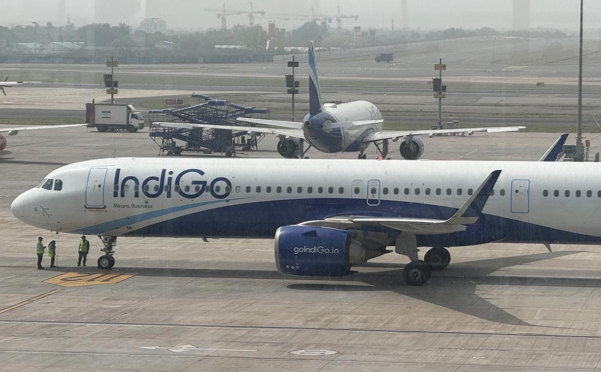 Lightning strikes passenger plane while landing in India