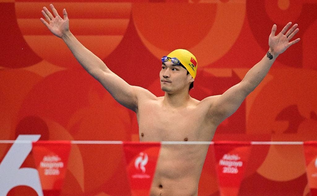 Chinese swimmer breaks world record at 50m back