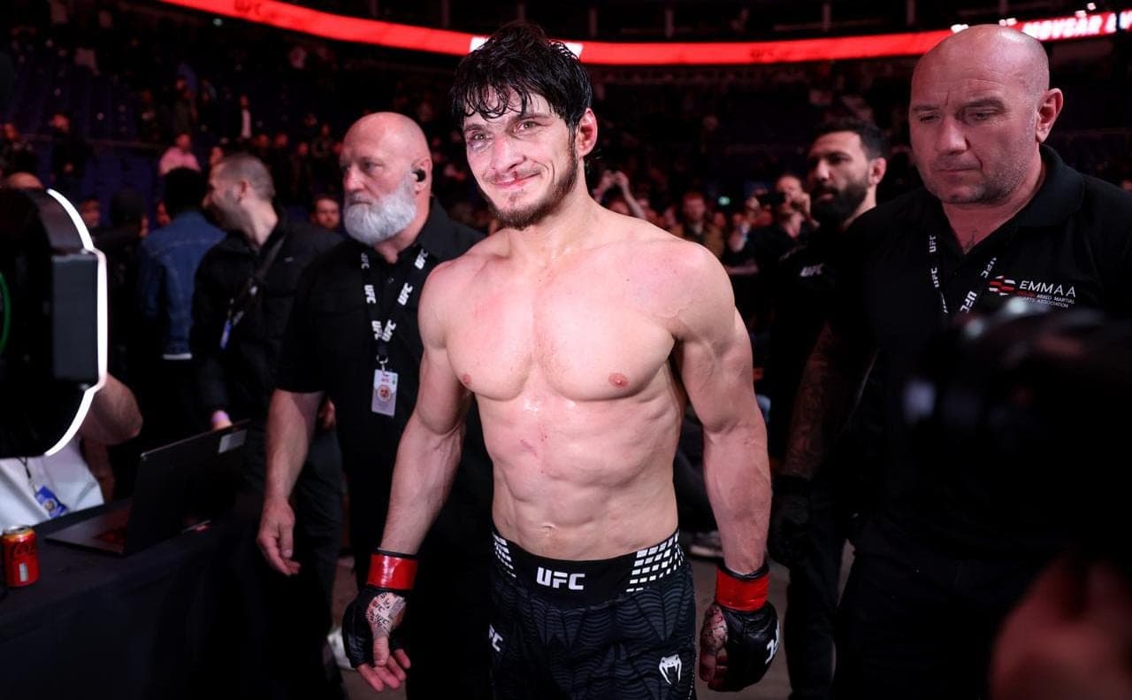 What are the chances of the Russian for the first time to win the title of UFC champion