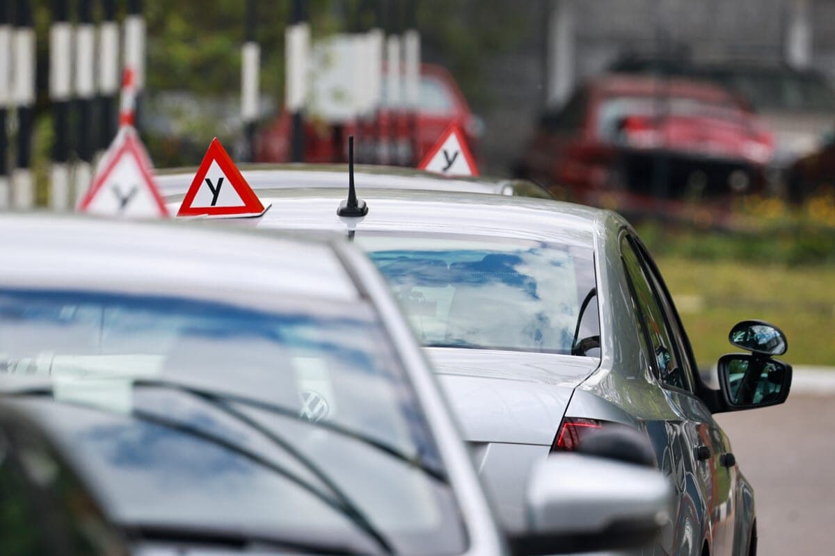 Simulators, video fixation and more practice: how to change the training of drivers in driving schools in Belarus
