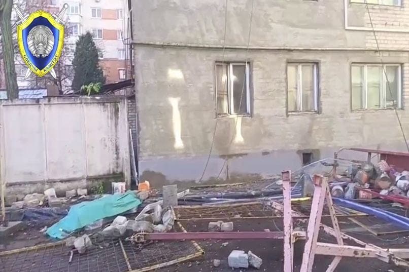 В Бресте перед судом предстанет прораб, по вине которого при обрушении подъемника погиб штукатур