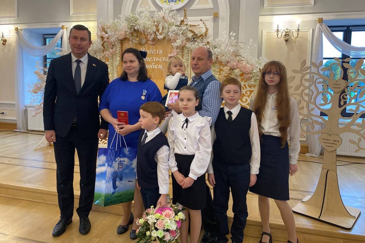 «Главное — любовь»: в Гродно Неделя родительской любви началась с торжественного приема многодетных семей