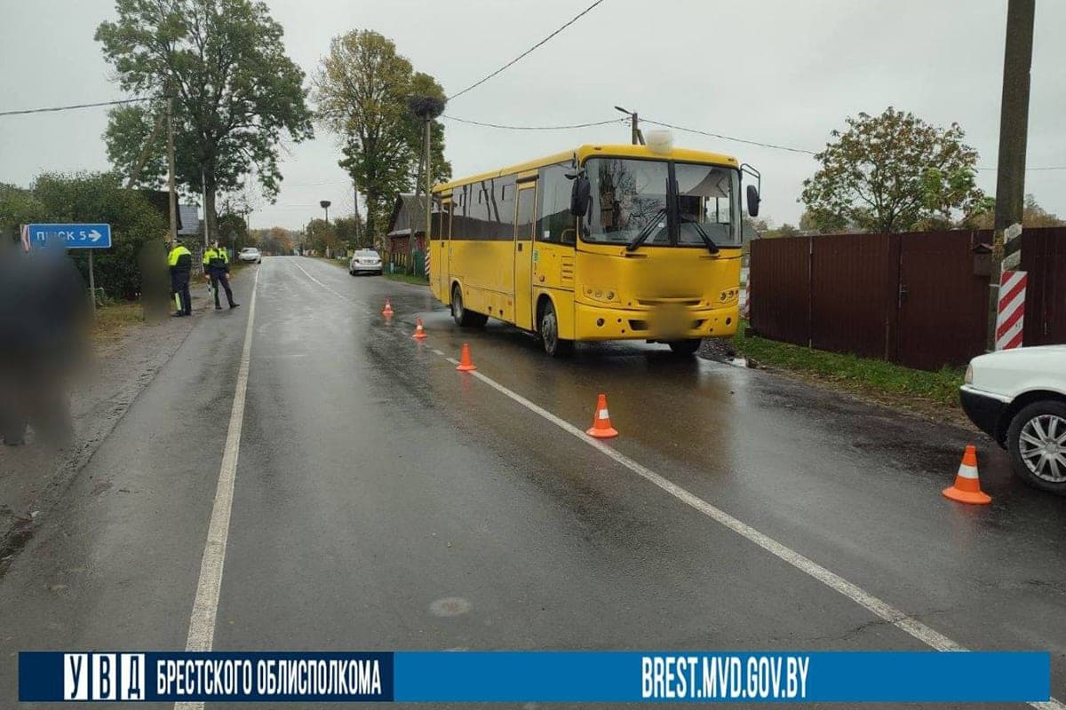 In the Pinsk district under the wheels of the bus hit 70-year-old cyclist – the victim was hospitalized