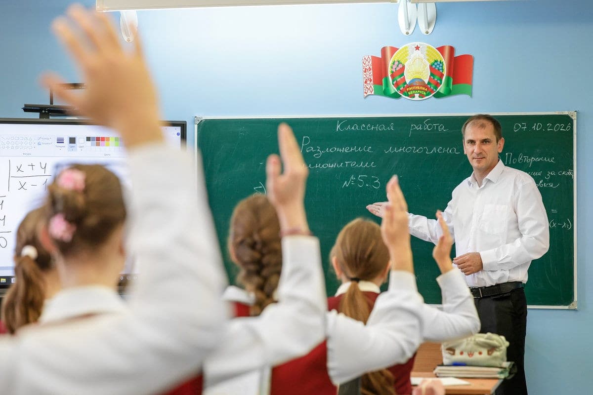 Best photos "SB" for the week - teacher of the year, family recipe and feathered mechanic