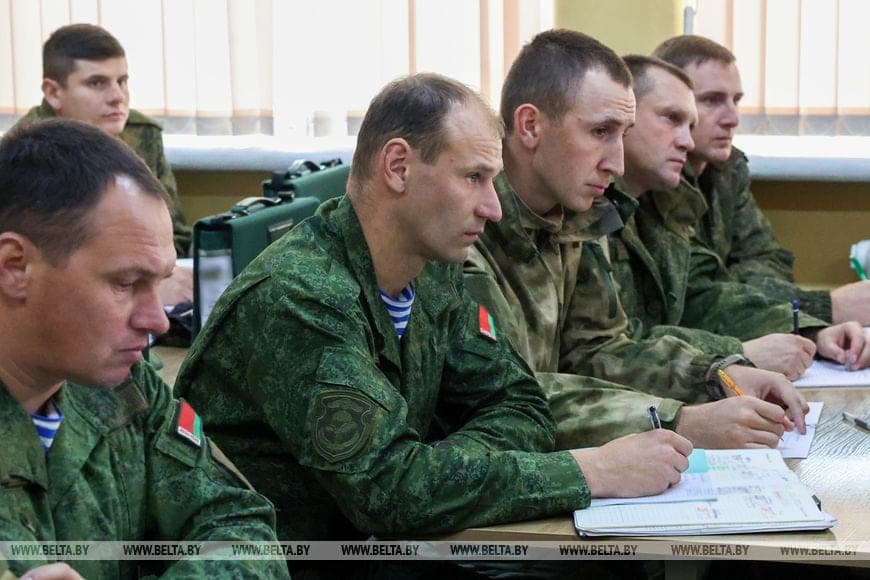 L'une des unités de la 38e brigade d'assaut aéroportée de Brest a été alertée lors de l'inspection des forces armées
