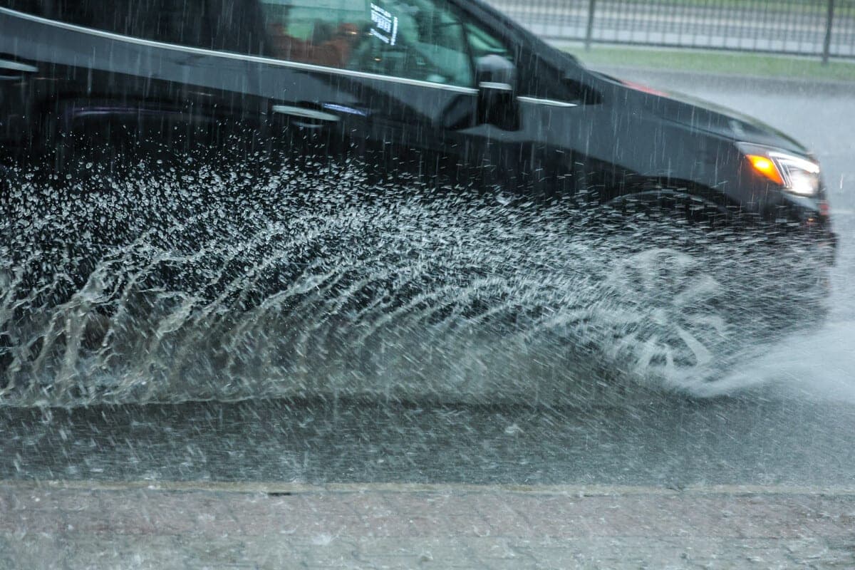 The interior Ministry reminded drivers and pedestrians about the rules of safety on the roads in bad weather