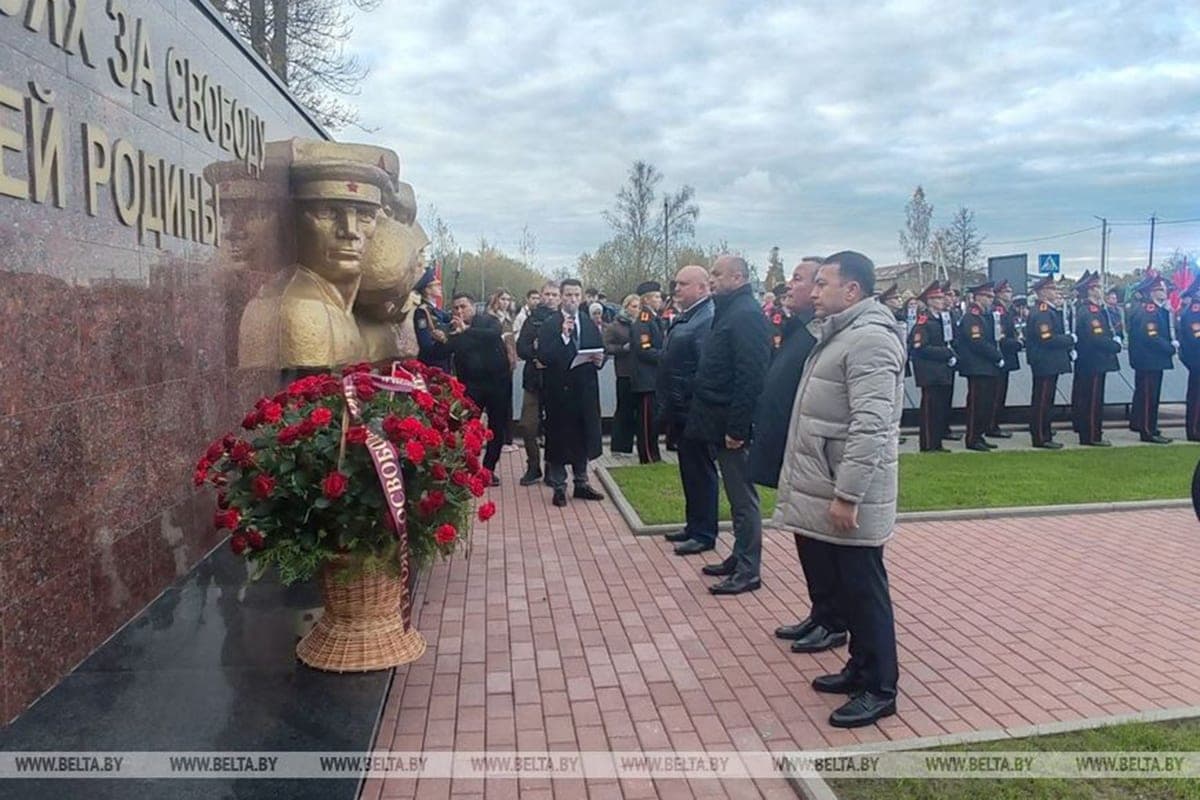 В Шапурах установили памятный знак погибшим при освобождении Витебщины уроженцам Узбекистана