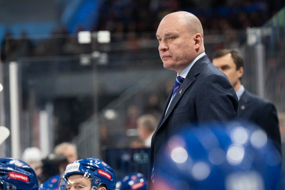 Les joueurs de hockey SKA de Saint-Pétersbourg ont remporté la première victoire sous la direction de Razin