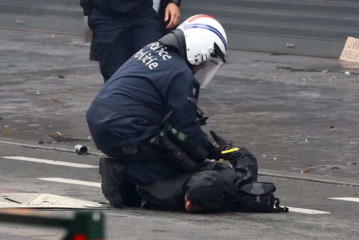 In Brussels after the riots arrested 20 people, including 13 minors