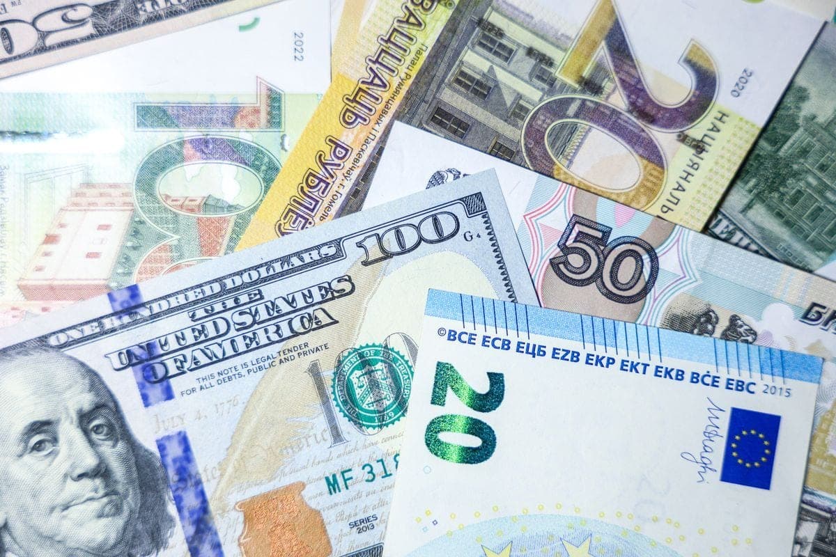 On October 9, the dollar, the euro and the yuan fell in price, the Russian ruble rose in price