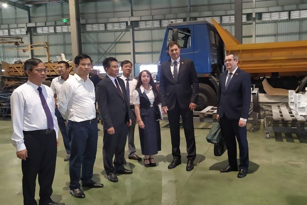 «Символ дружбы народов»: Рыженков посетил завод СП «GMA Automobile Industry» во вьетнамской провинции Хынгйен