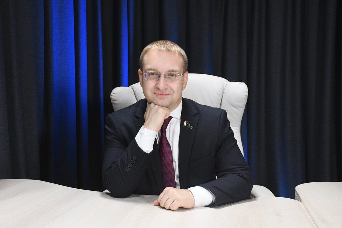 Хотят ограничить общение народов. Клишевич о планах Латвии продлить запрет на автобусные перевозки в Беларусь
