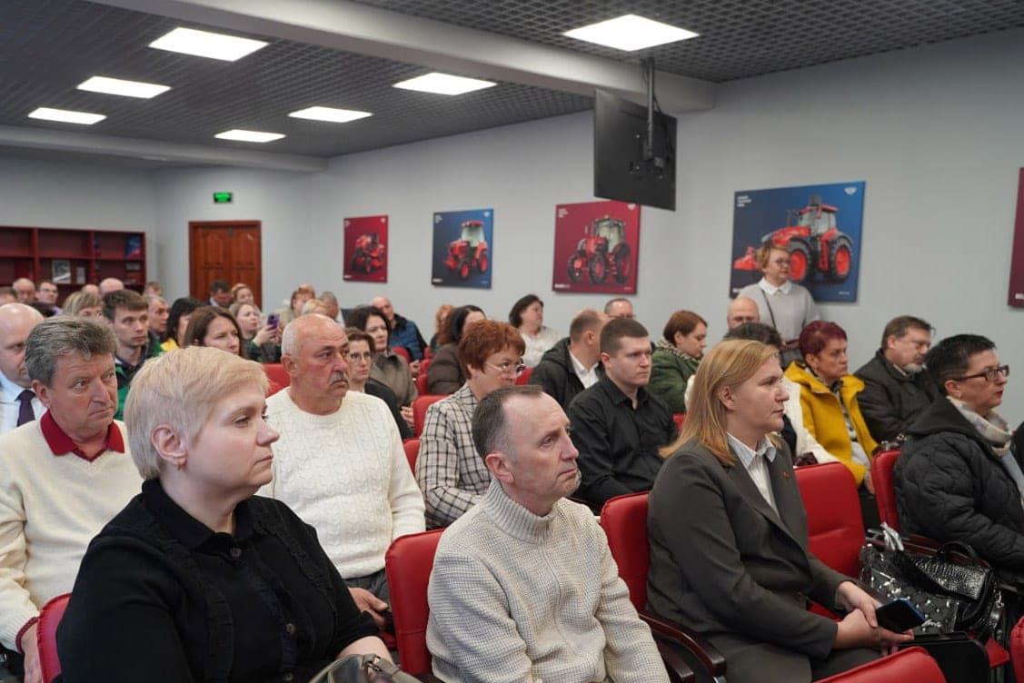 Подготовку молодых кадров под реальный сектор экономики обсудили на МТЗ с делегацией Академии нацобразования