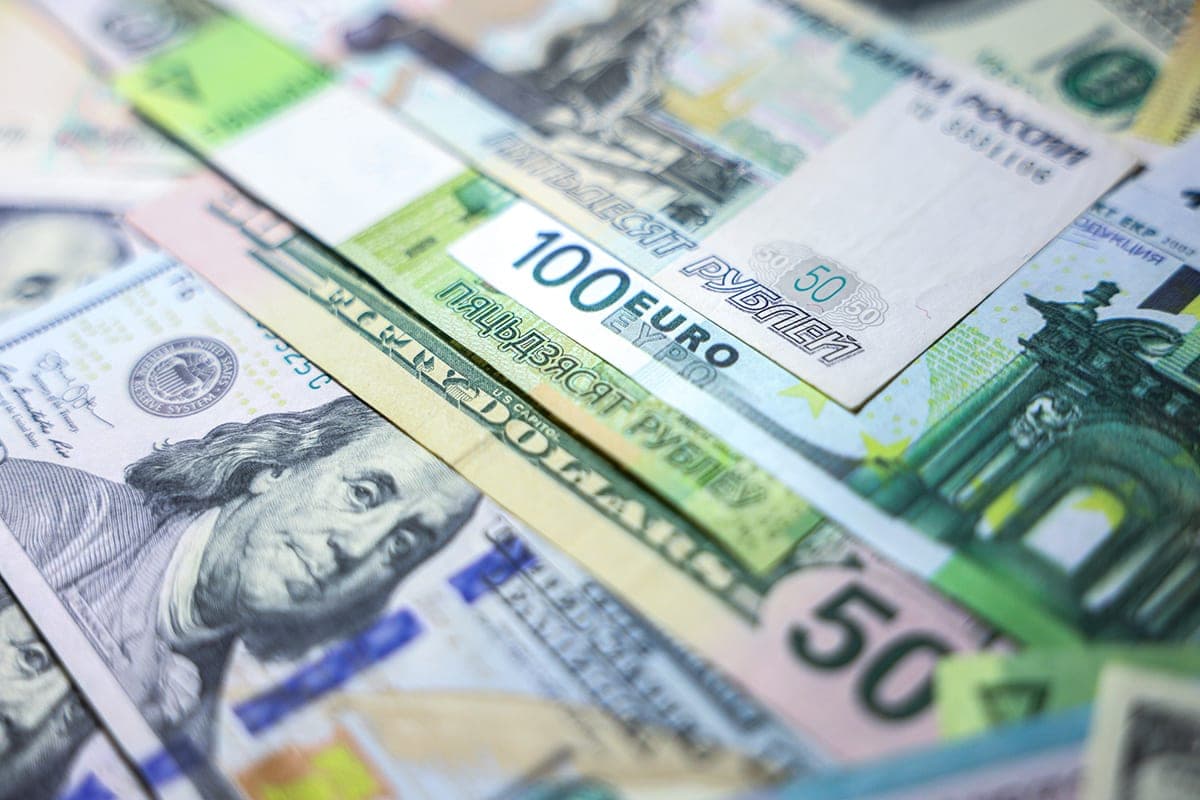 On October 20, the dollar, euro and yuan fell in price, the Russian ruble rose in price