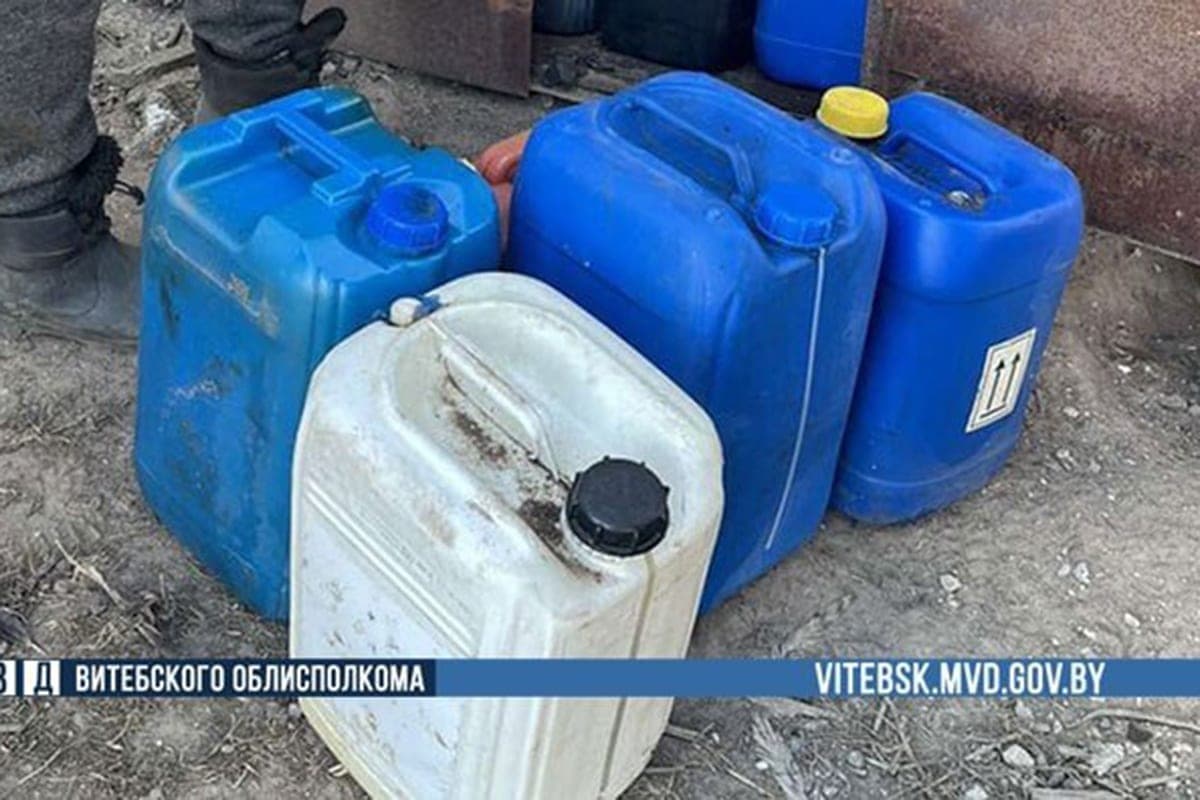 Ein Mitarbeiter des Unternehmens stahl etwa 100 Liter Dieselkraftstoff aus einem Tank eines Servicewagens