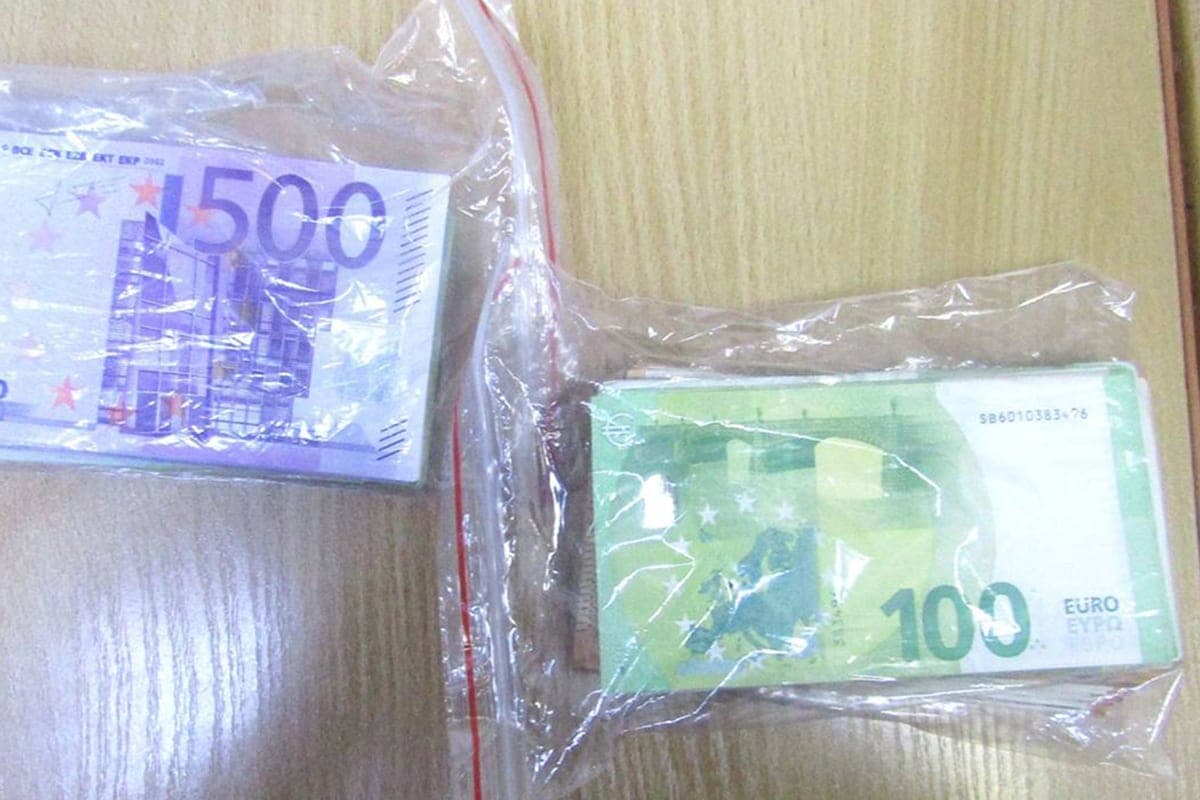 Der Fahrer des Busses, auf dem Weg von Minsk nach Vilnius, versuchte, vor der Zollkontrolle mehr als 25 Tausend Euro zu verbergen