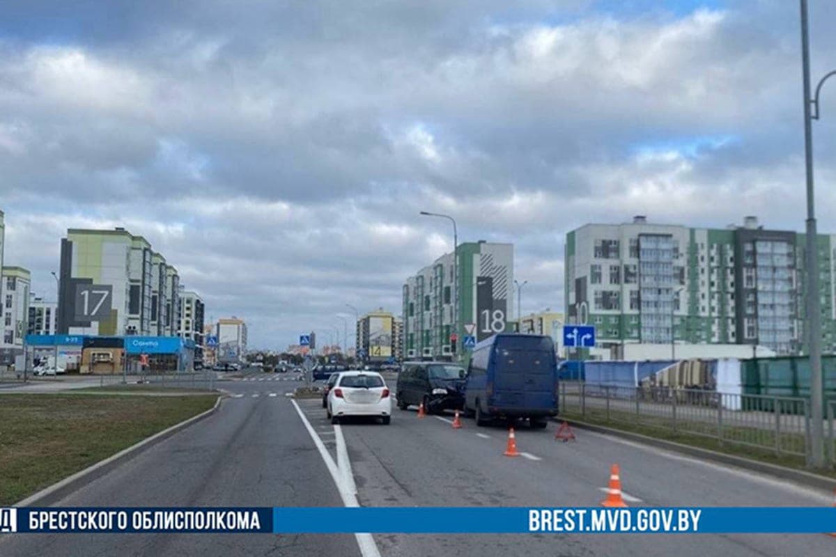 In Brest, the driver of the car knocked down a teenager on SPM, and then went on a meeting and faced a foreign car