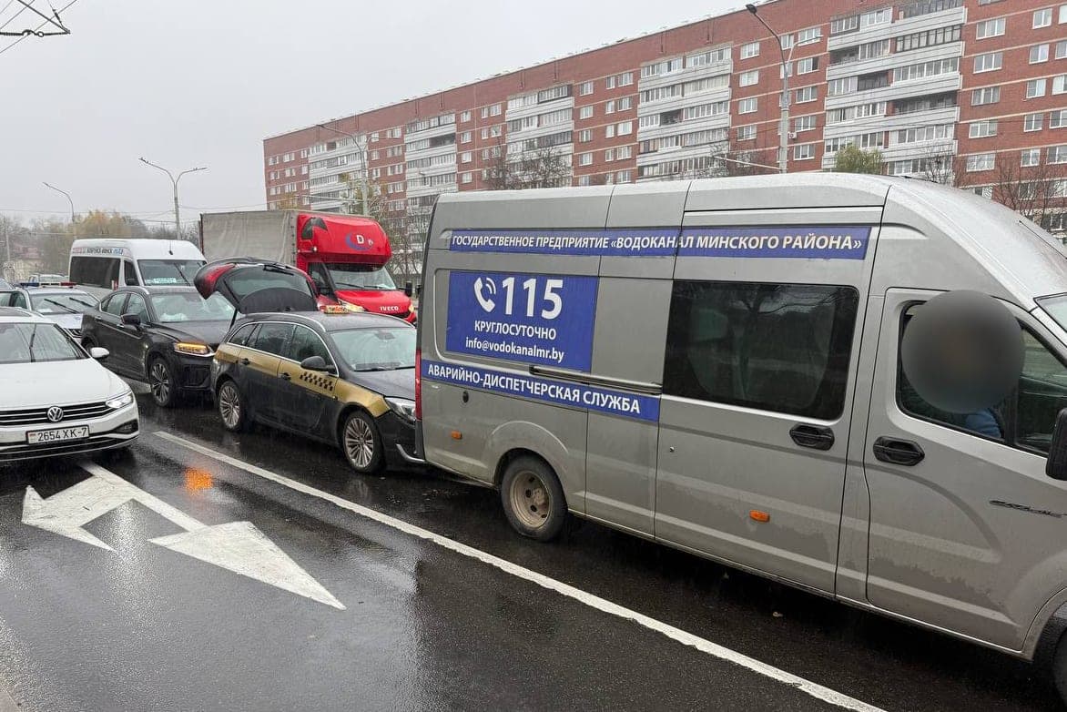 À Minsk, un conducteur ivre sur une voiture commune a fait un double accident