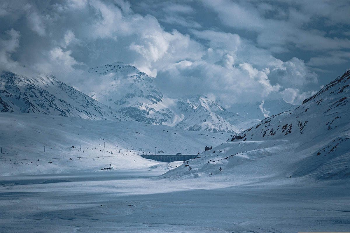 250,000 tons of ice could destroy a village in the Alps
