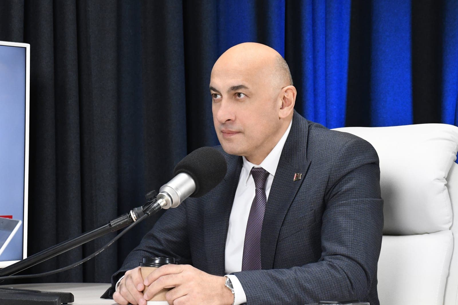 School problems, mass detentions and political background: Markov on protests in France