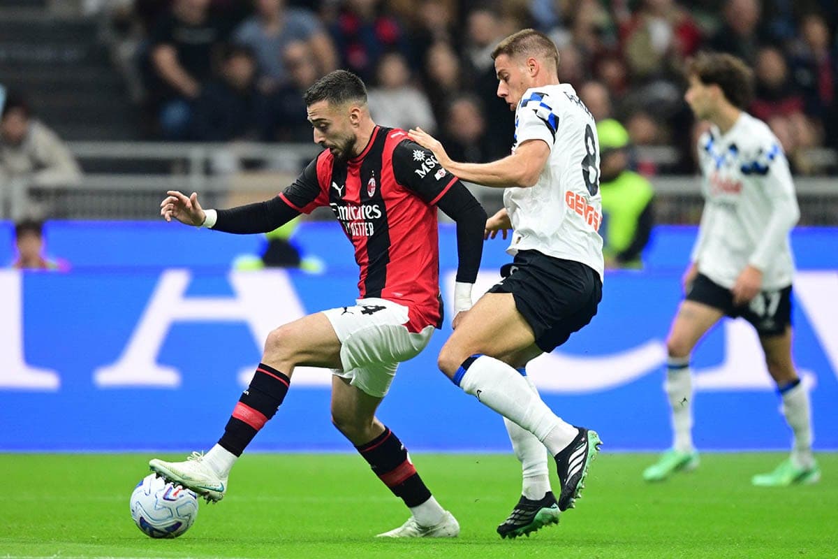 Milan defeated Atalante in the game of the Italian football championship